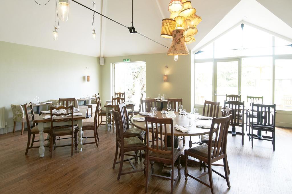 The Swan Hotel Wedmore Bagian luar foto