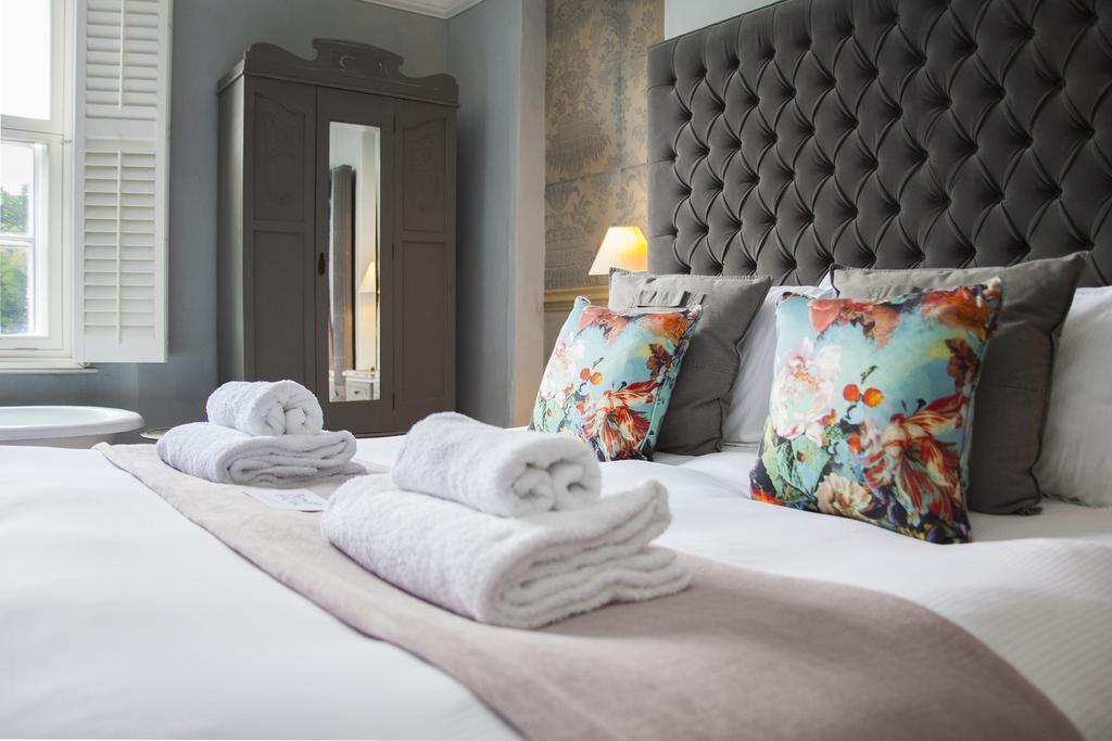 The Swan Hotel Wedmore Bagian luar foto