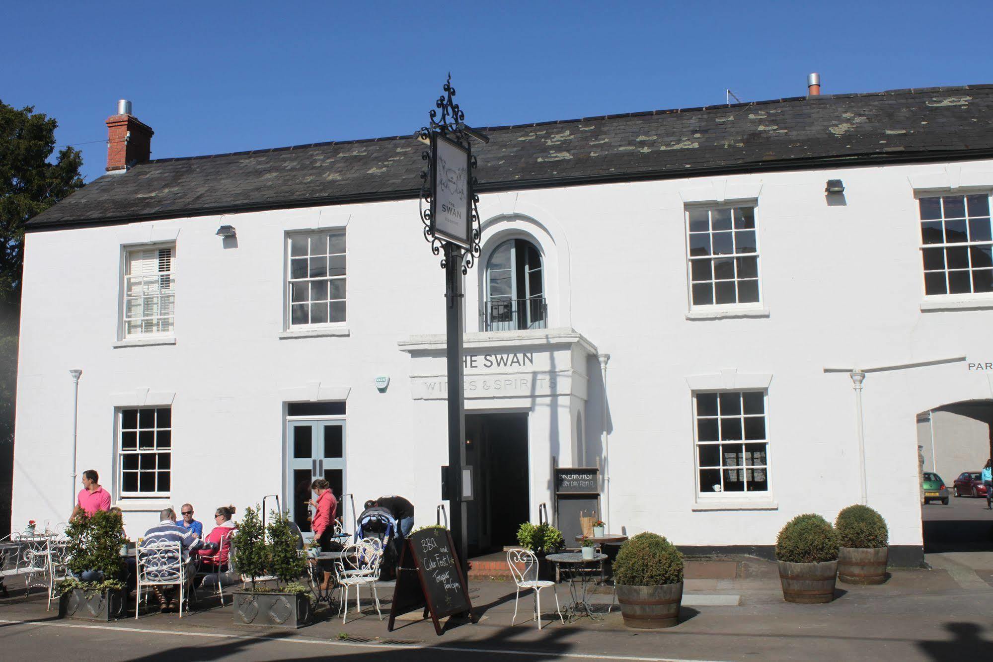 The Swan Hotel Wedmore Bagian luar foto